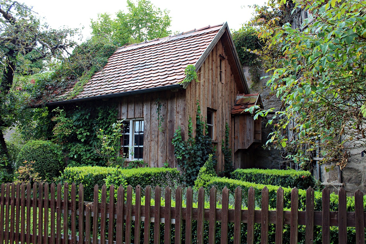 Image - old wooden hut garden shed romantic