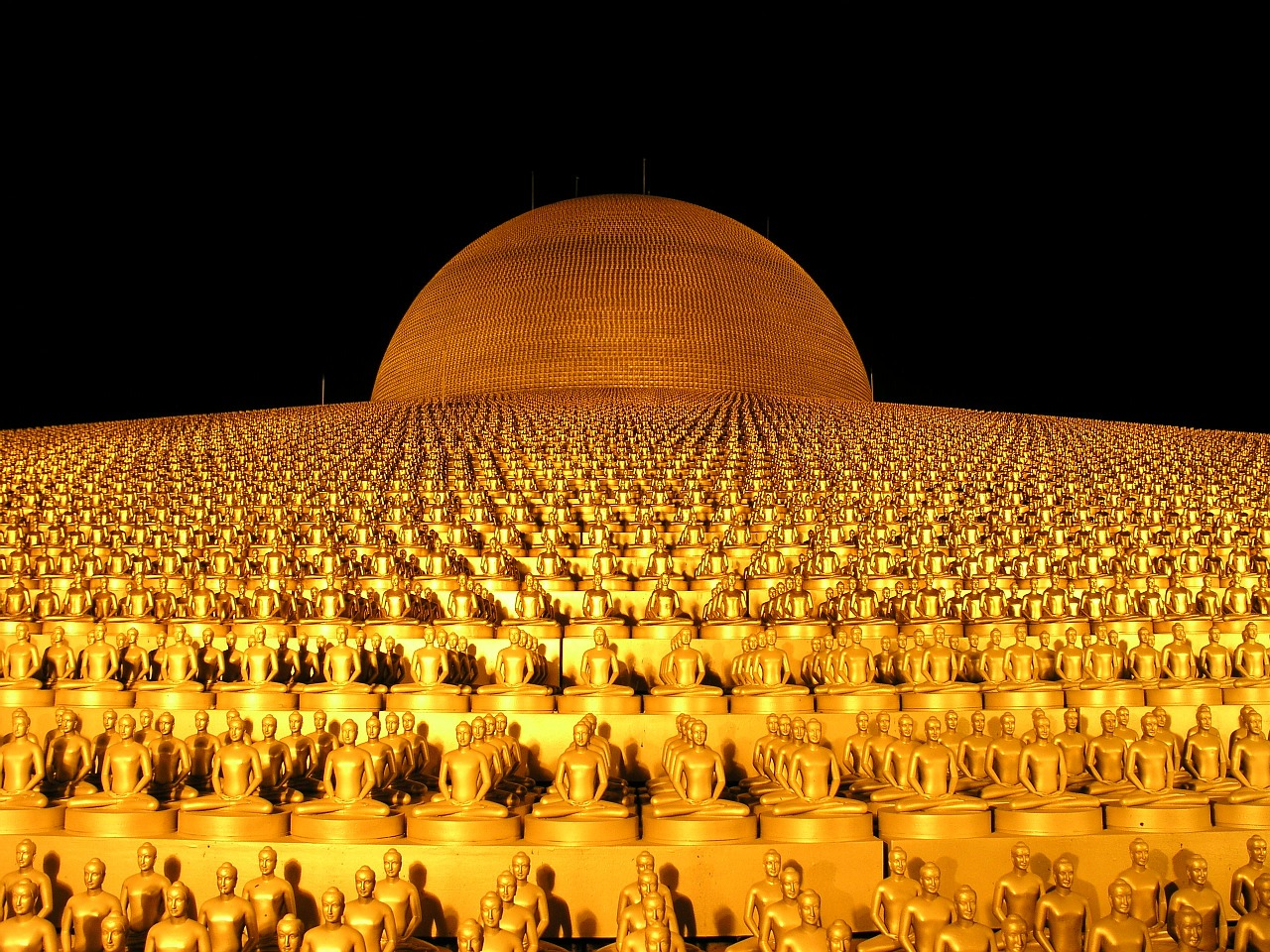 Image - dhammakaya pagoda more than million