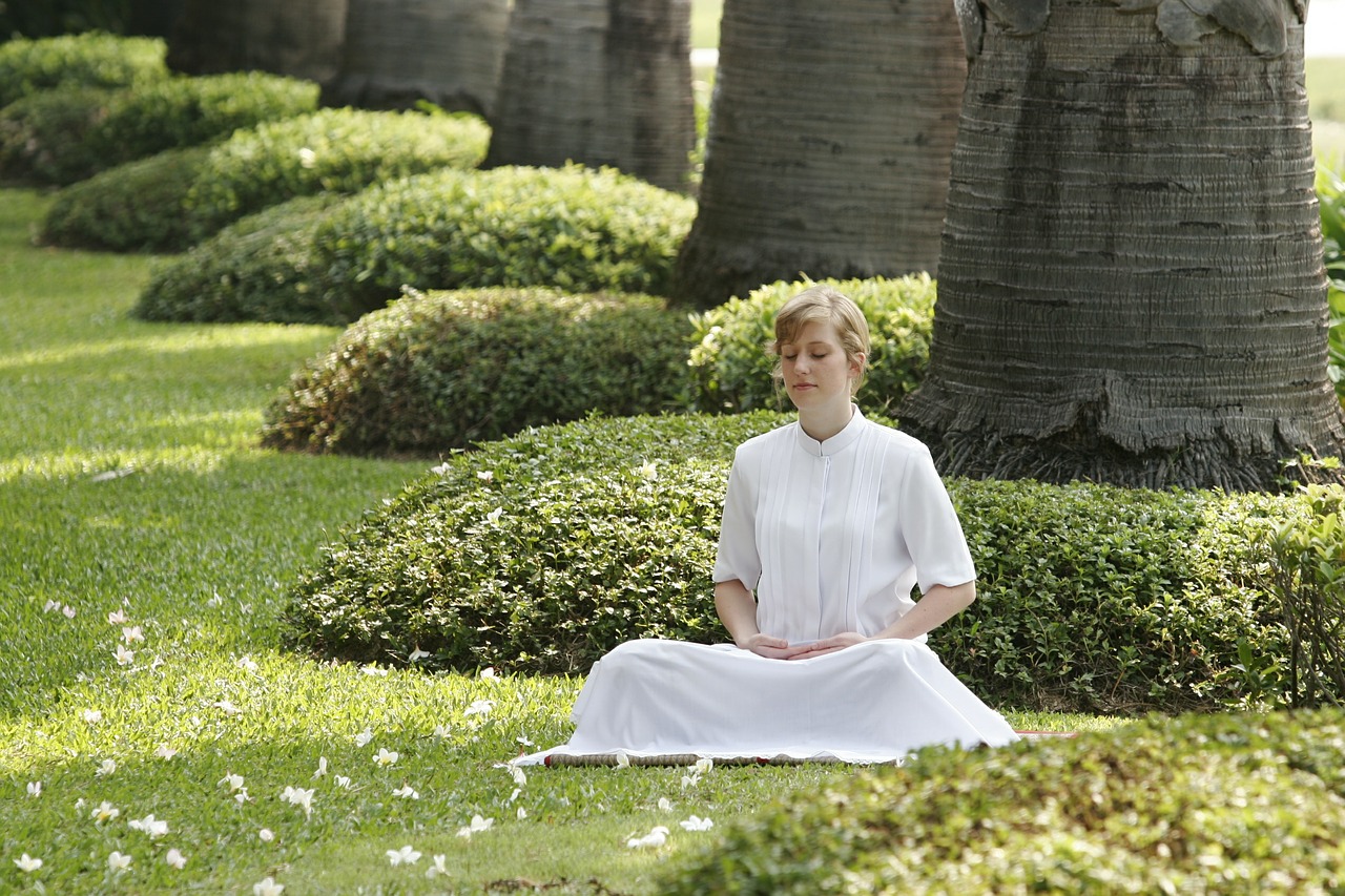 Image - buddhist meditation woman girl wat