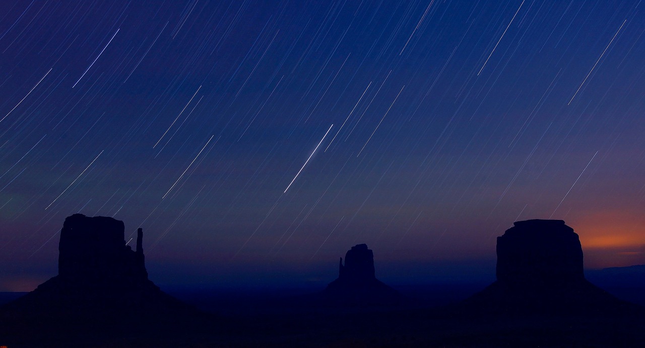 Image - startrails monument valley night