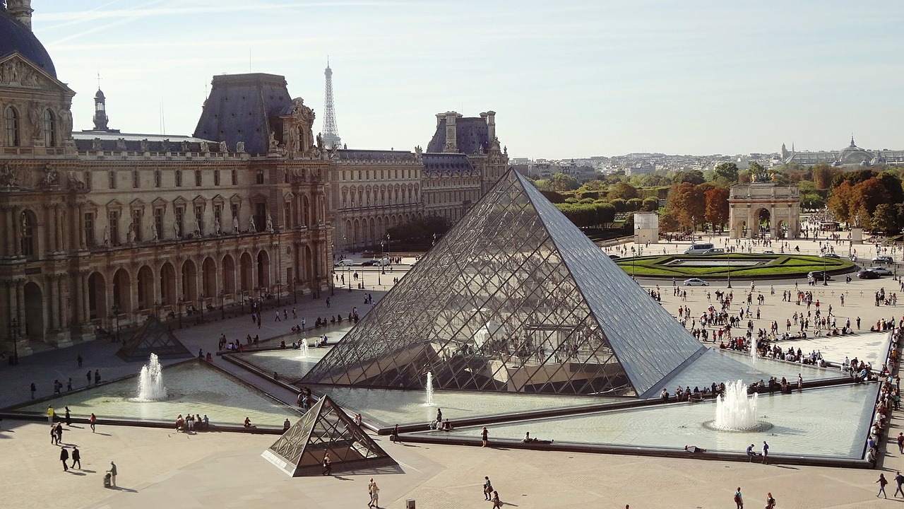 Image - pyramid louvre paris
