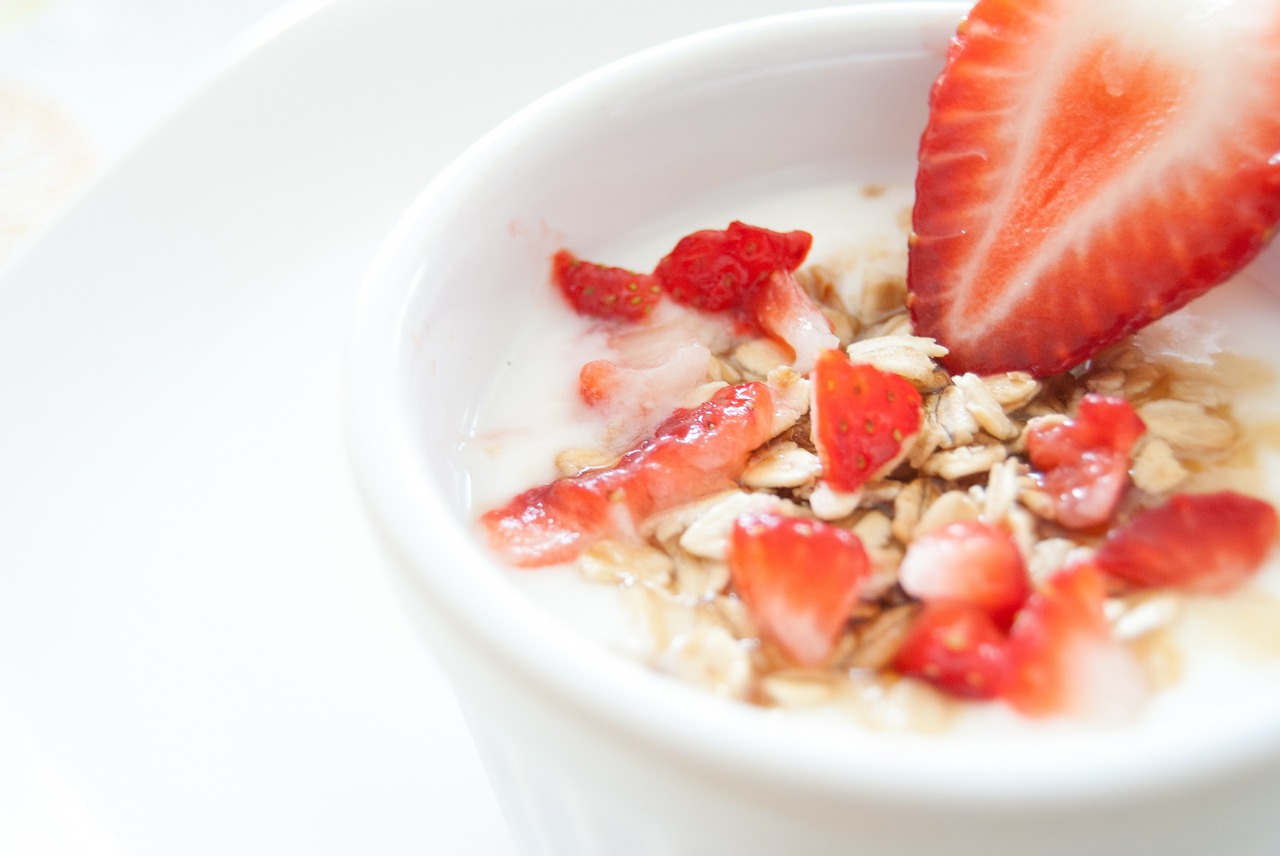 Image - strawberries fruit muesli food