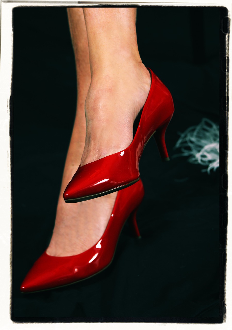 Image - high heeled shoes woman shoes feet