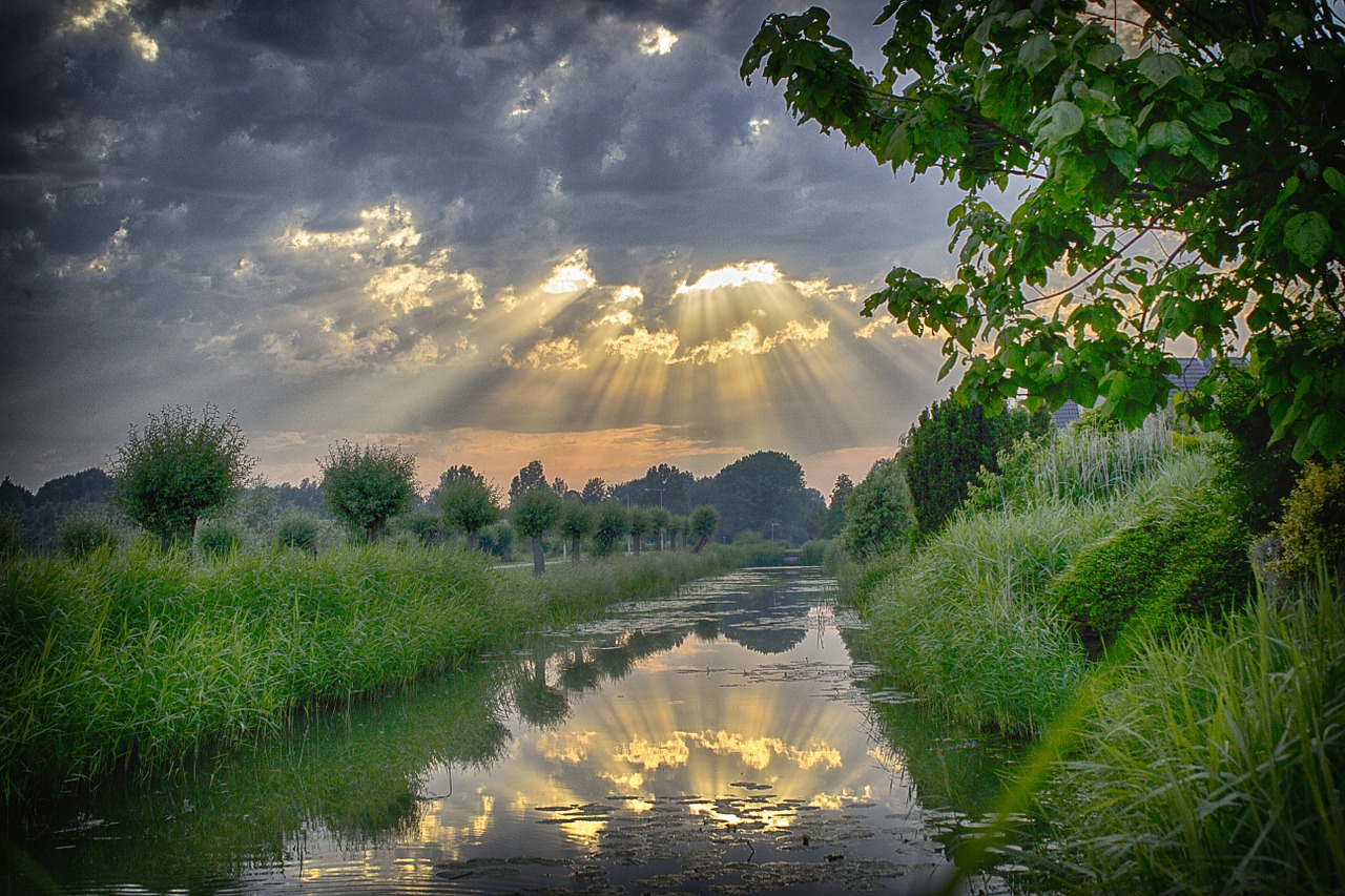 Image - sun rays sunset storm nature