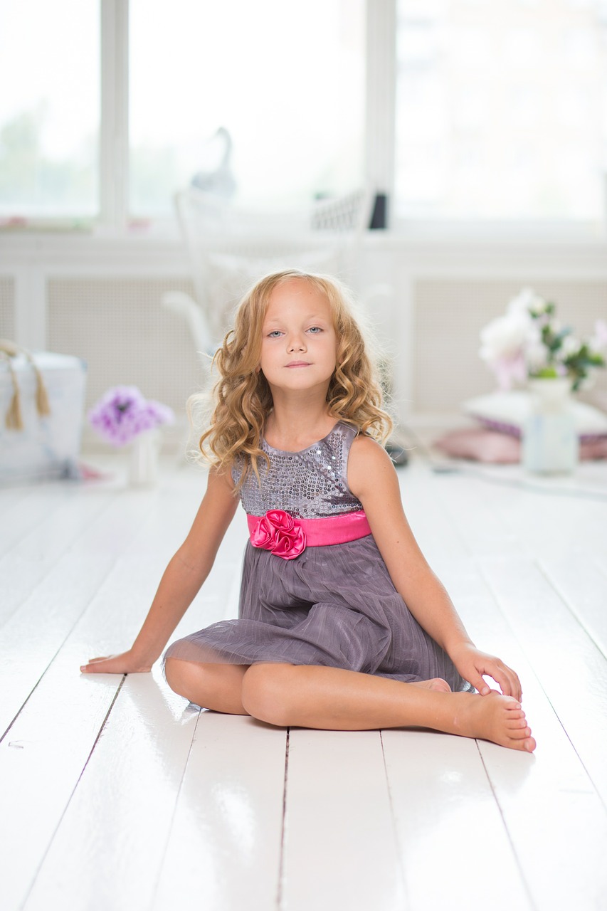 Image - girl young sitting room white