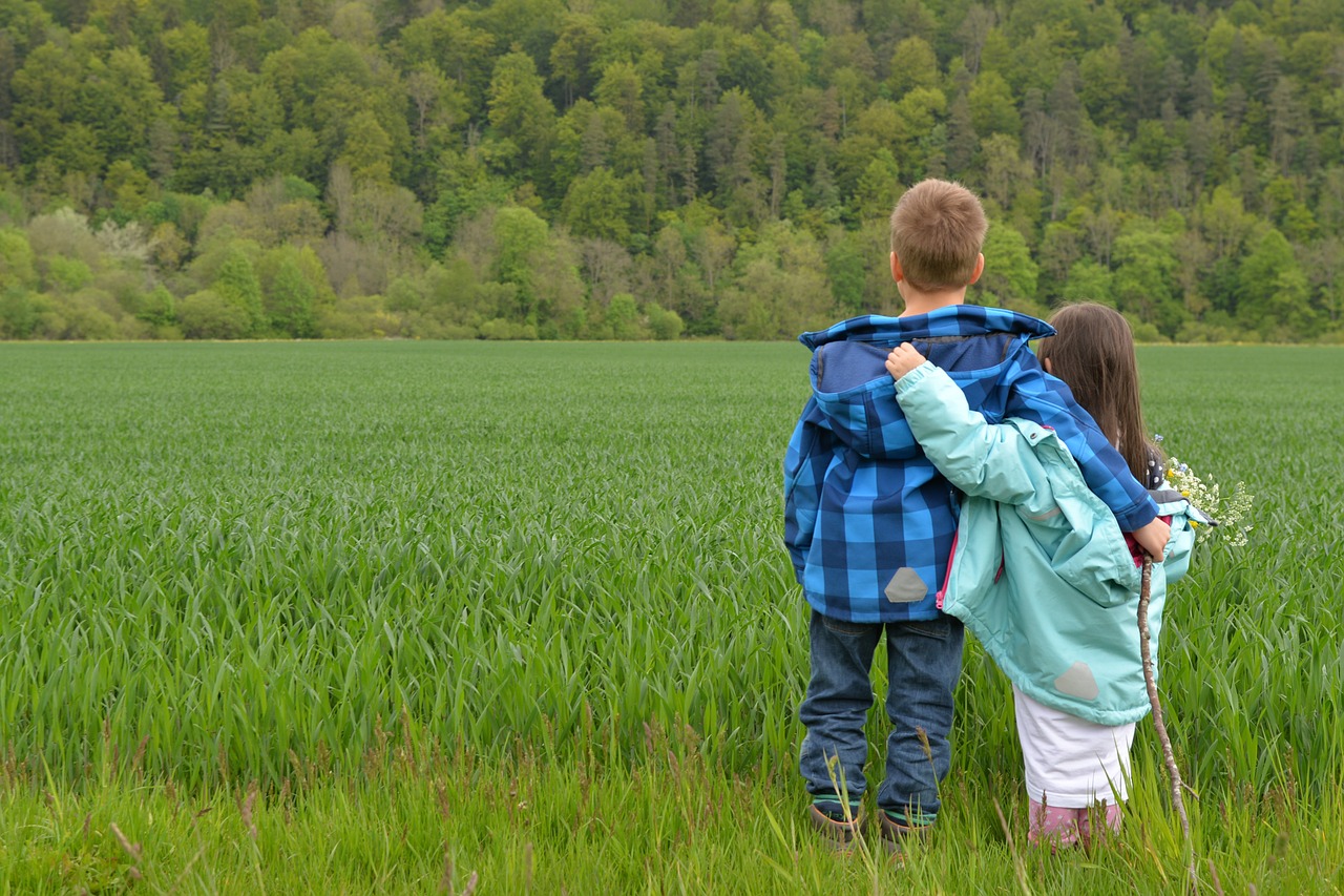 Image - children love friends hand flowers