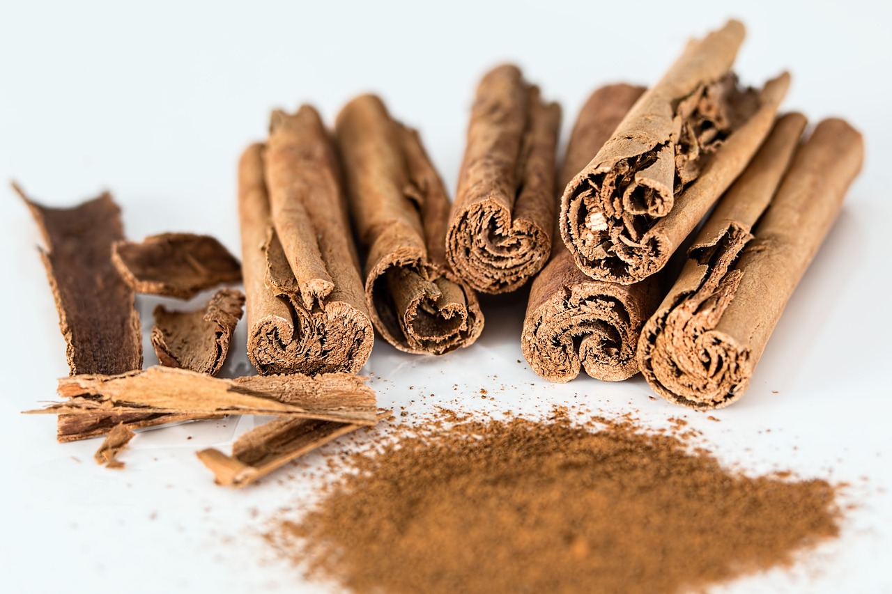 Image - cinnamon stick cinnamon powder spice