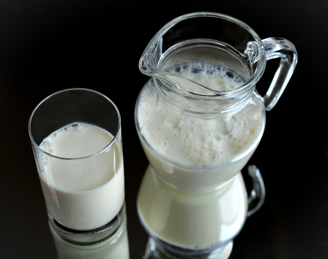 Image - milk glass frisch healthy drink