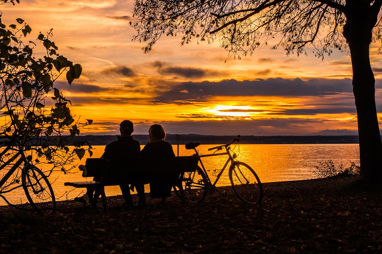 Image - sunset couple lake constance