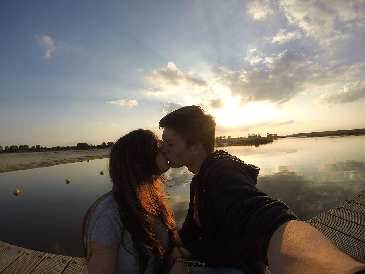 Image - selfie kiss pair man woman girl