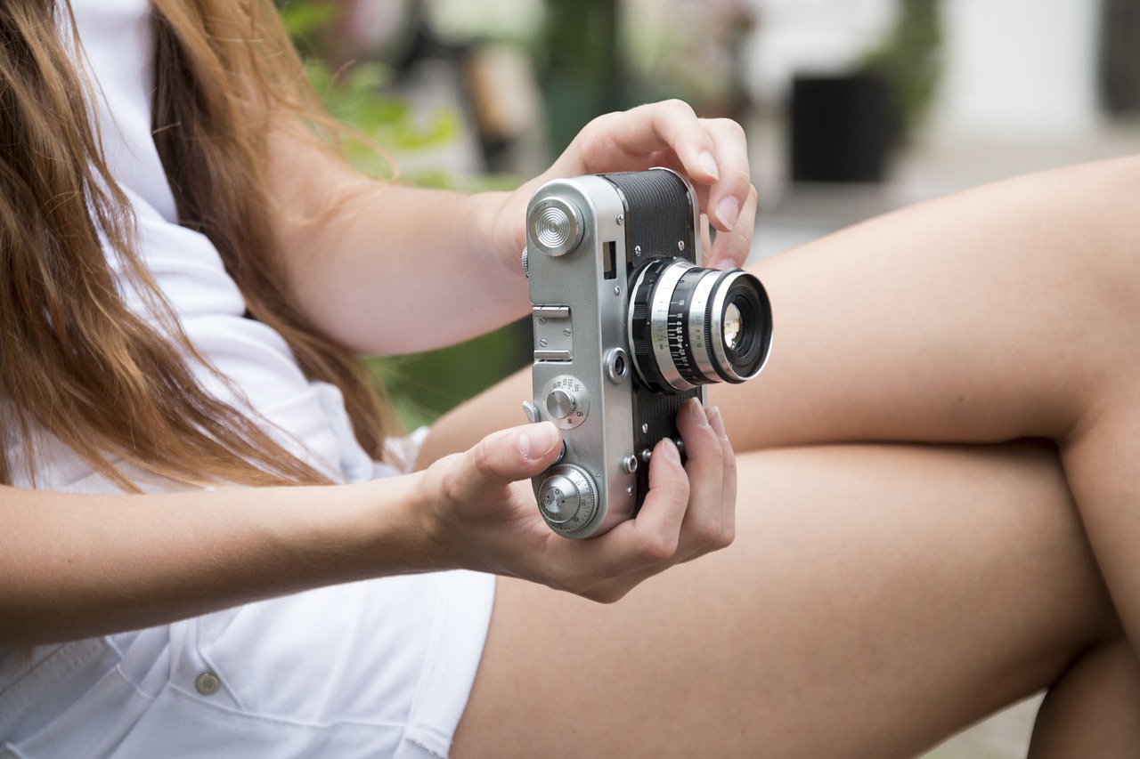 Image - girl camera photographs retro old