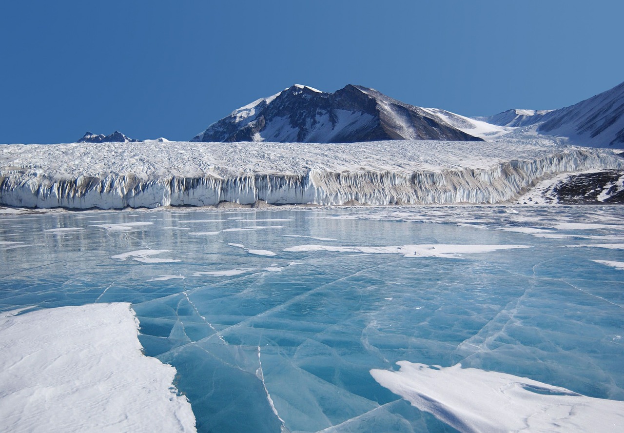 Image - fryxellsee antarctica blue ice lake