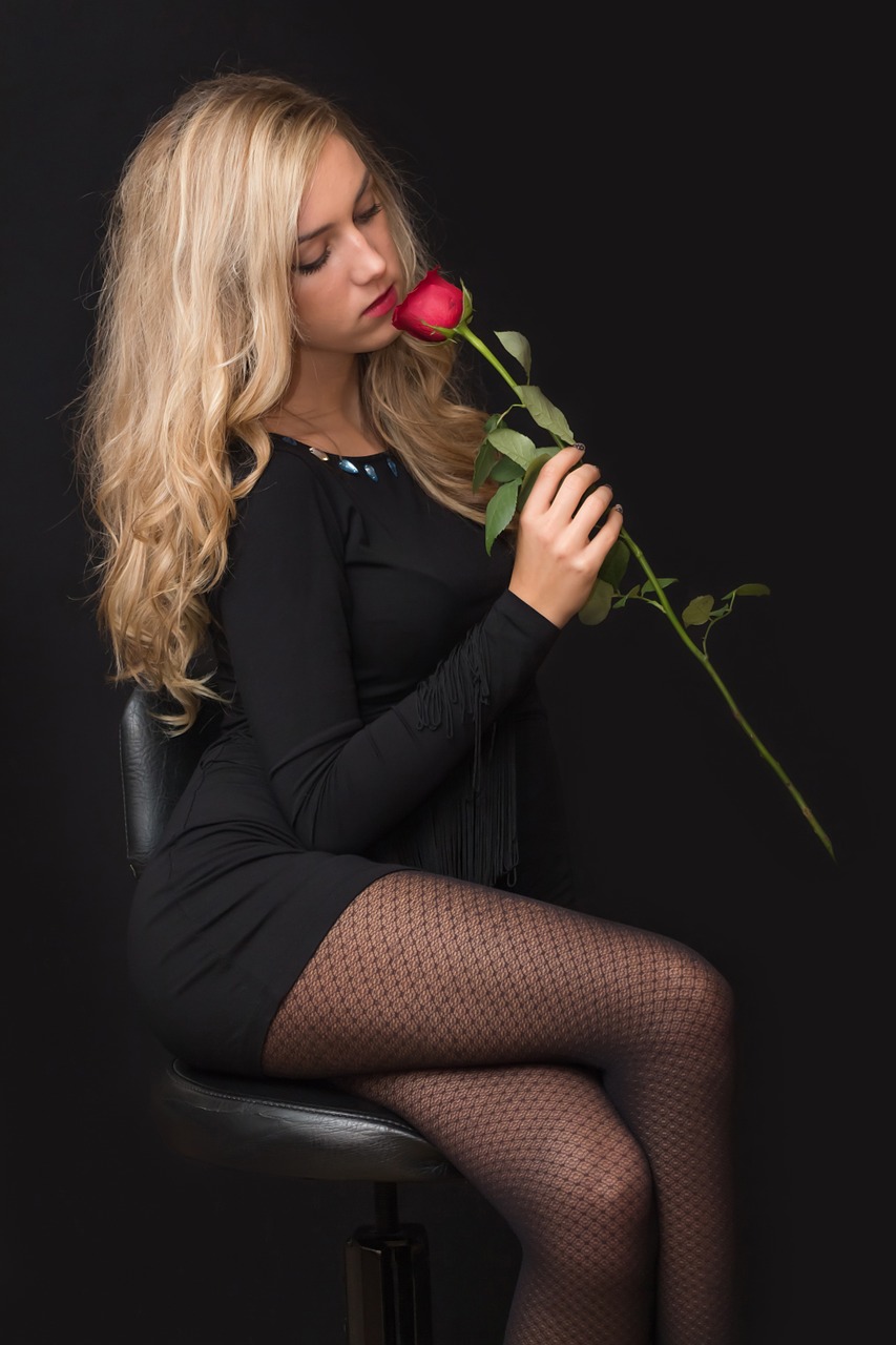 Image - girl young woman blonde rose