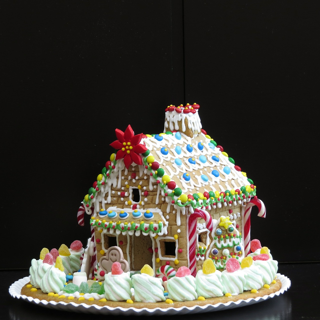 Image - gingerbread house christmas pastries