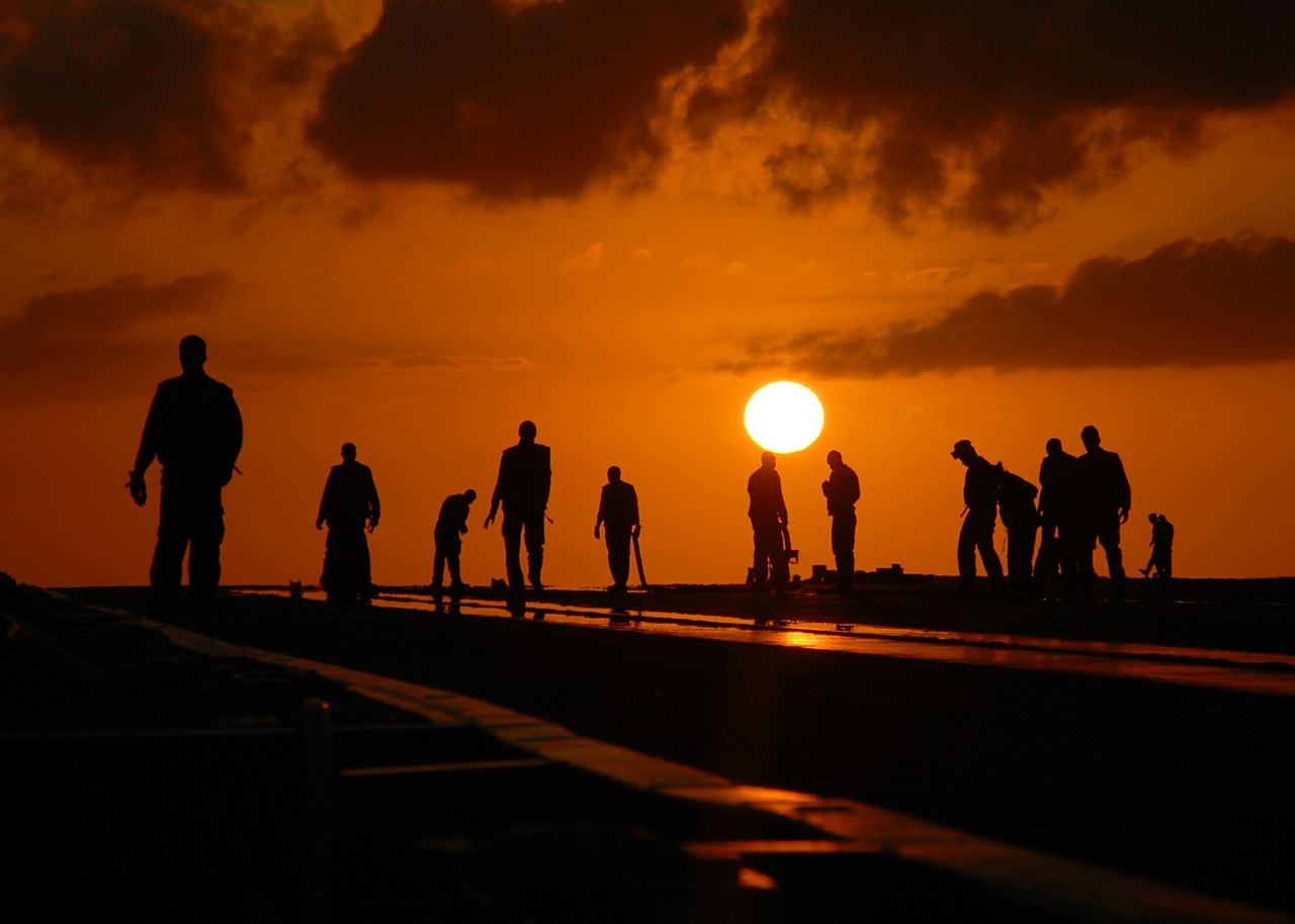 Image - silhouettes people worker dusk