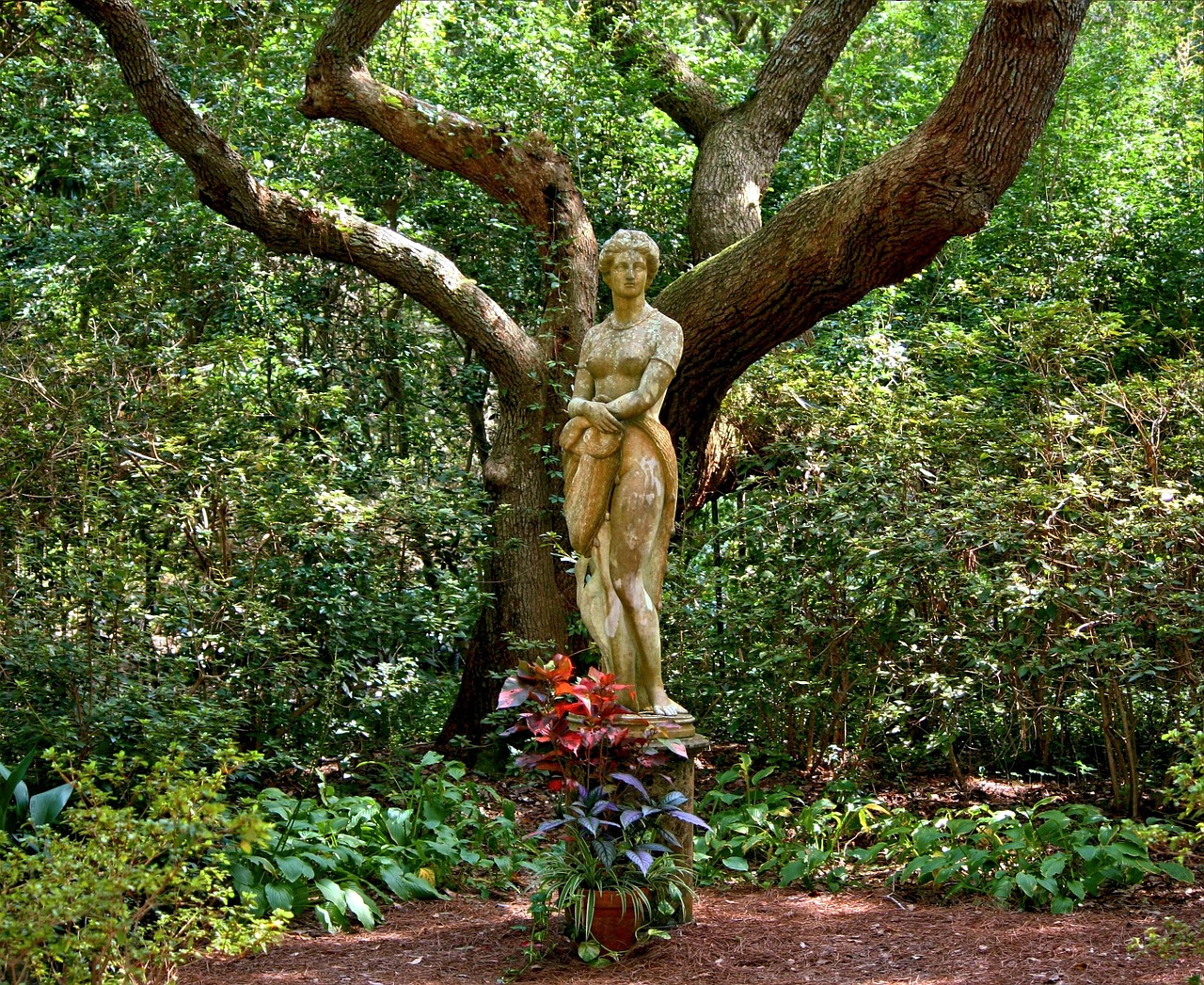Image - garden sculpture statue woman