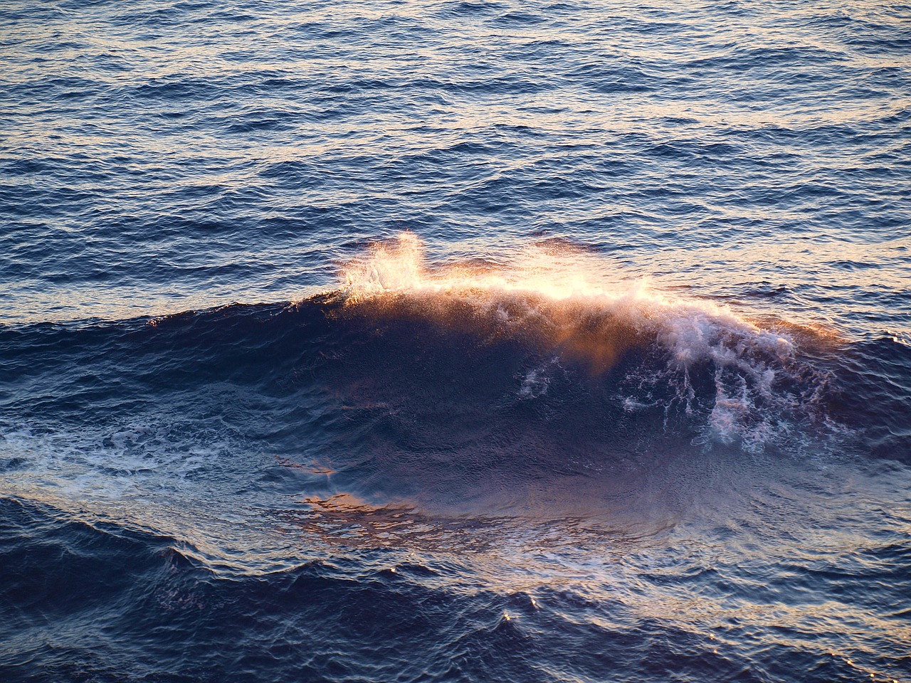 Image - wave sea sun spray