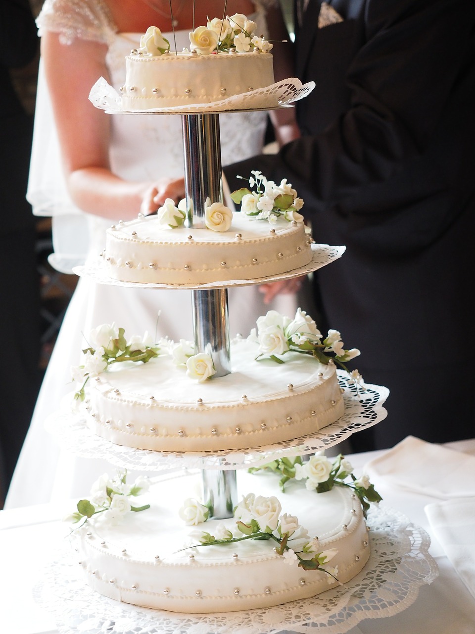 Image - cake wedding cake gate tapping