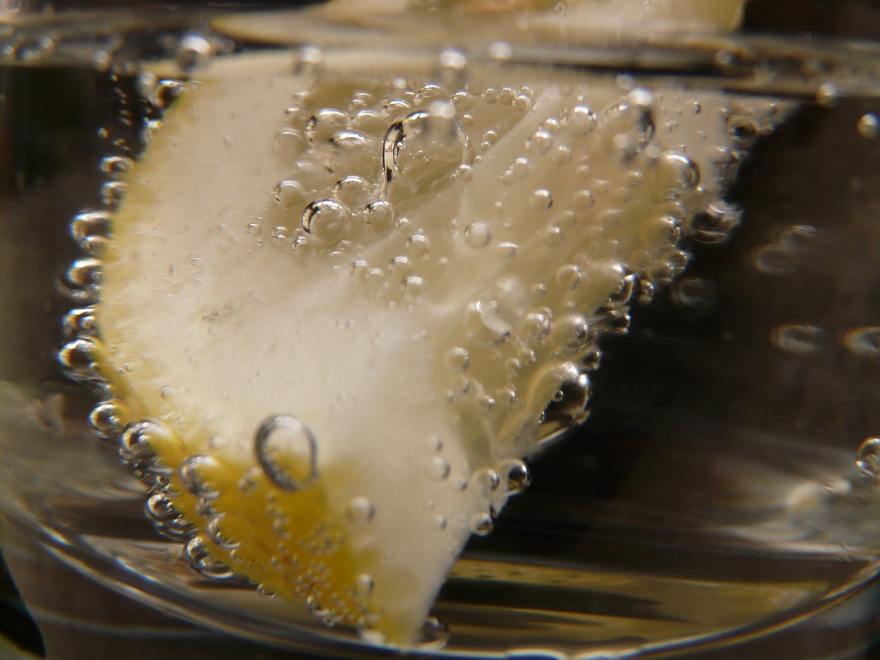 Image - lemon glass drink thirst