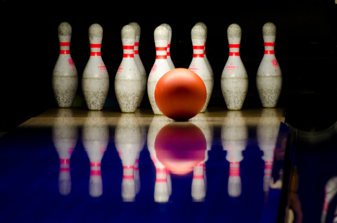 Image - bowling pins ball playing alley