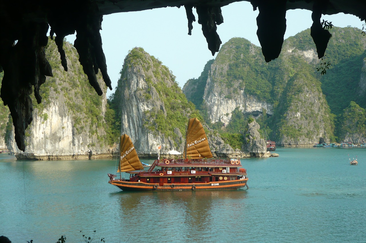 Image - halong bay landscape vietnam ship