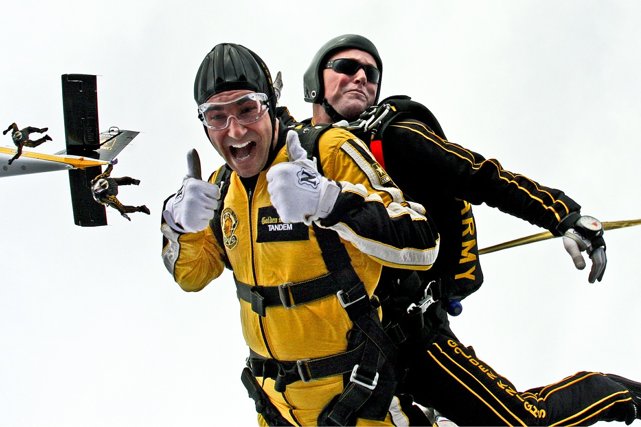 Image - tandem skydivers skydivers teamwork