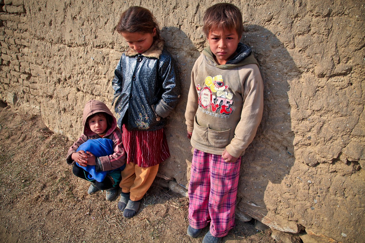 Image - children poor mud village kids