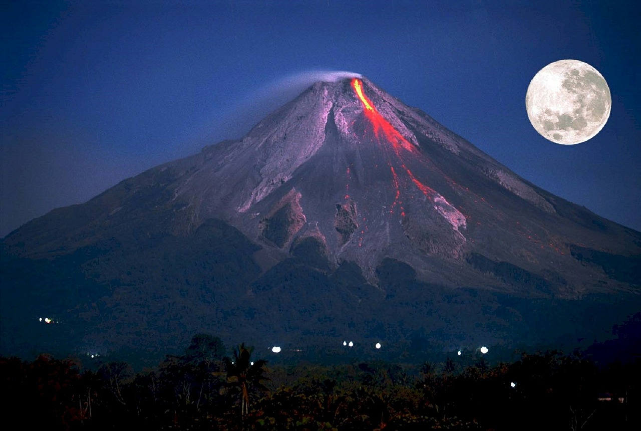 Image - volcano erupting full moon mountain