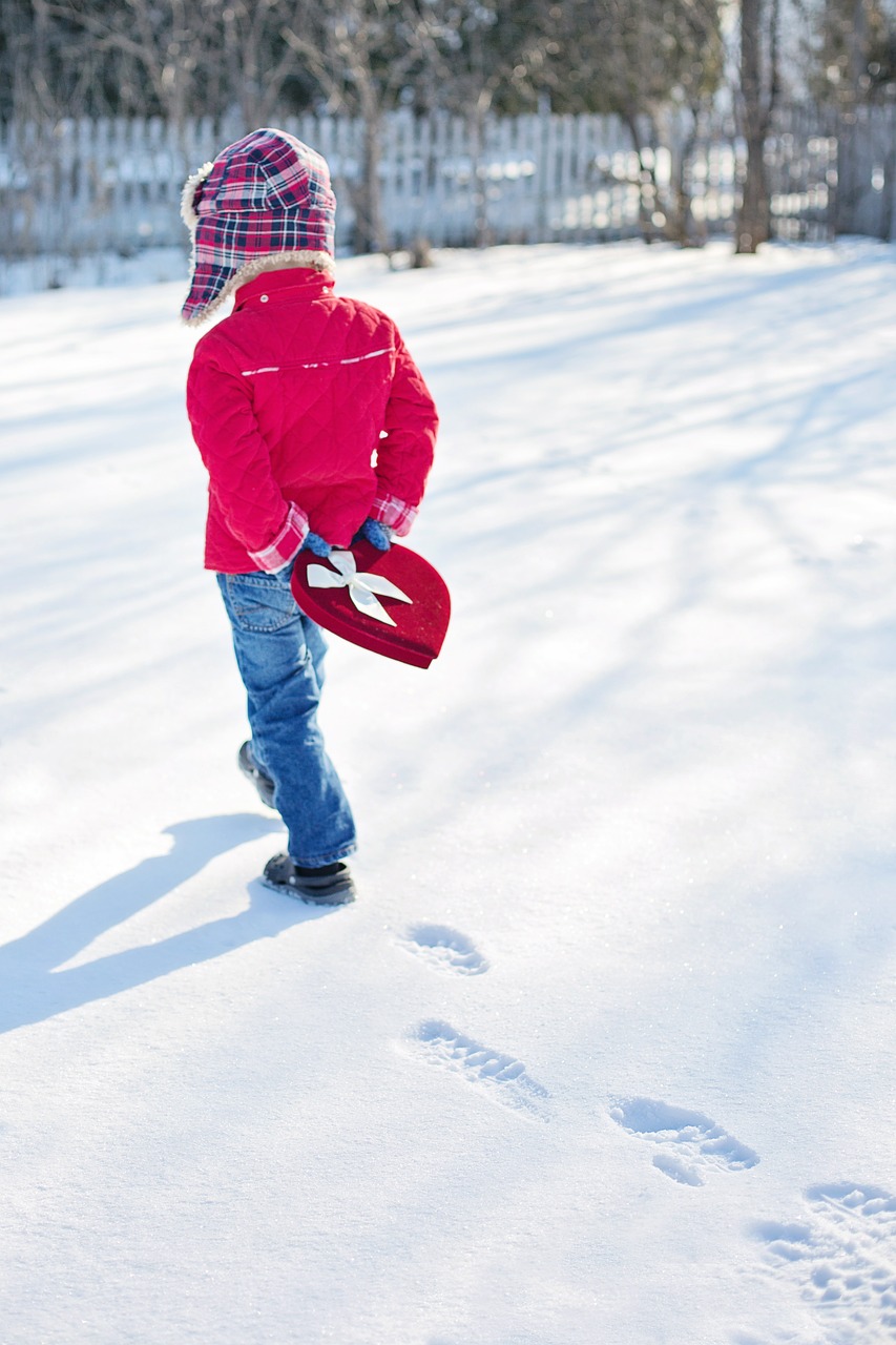 Image - valentine s day little boy snow