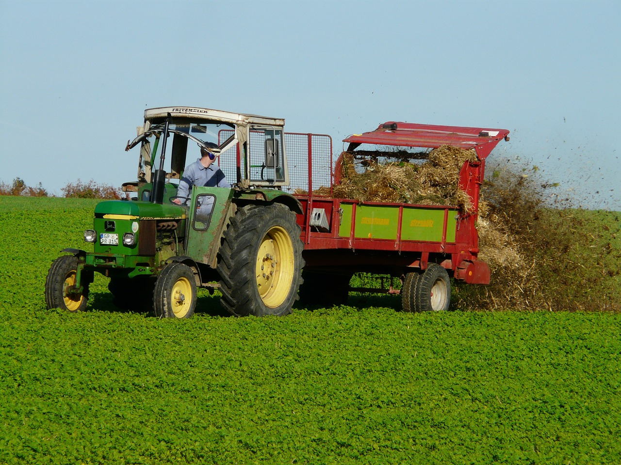 Image - agriculture tractor fertilize crap