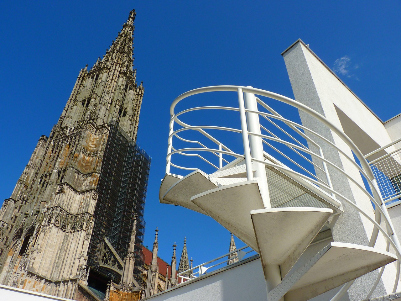 Image - ulm cathedral building church head