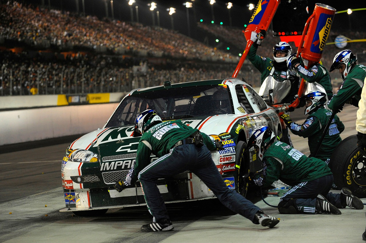 Image - pit stop car racing racing car