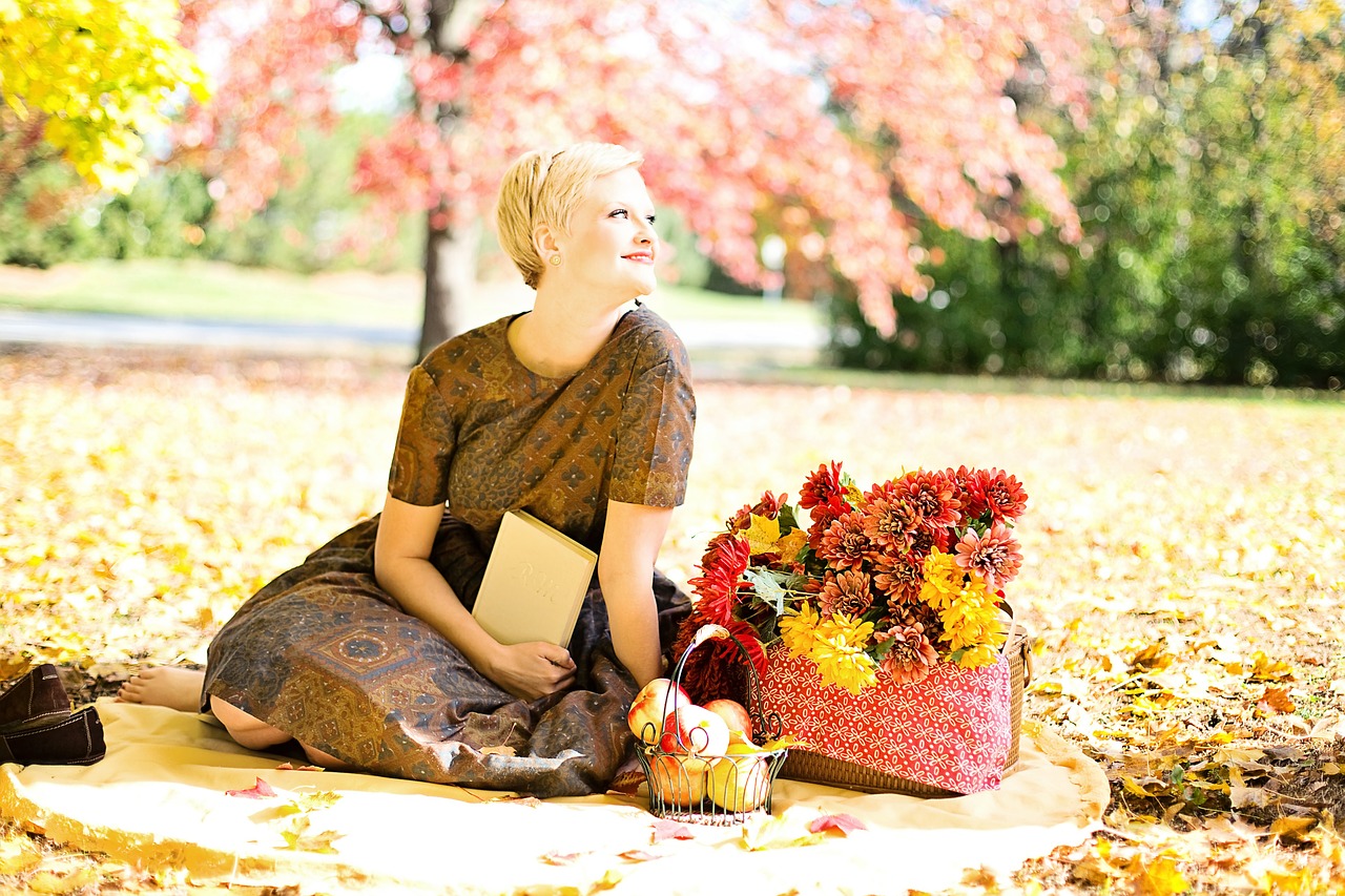 Image - young woman fall autumn vintage