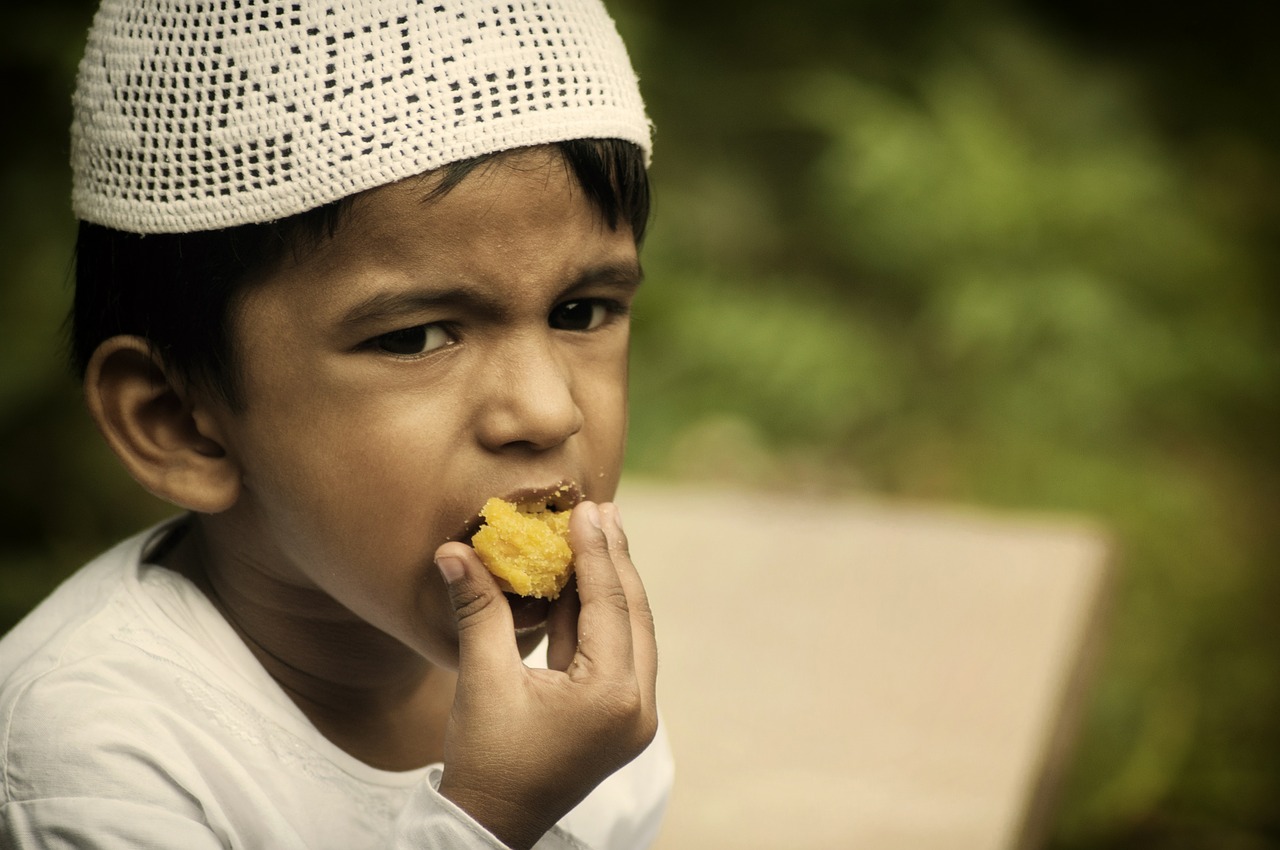 Image - kid boy muslim eat eating ramadan