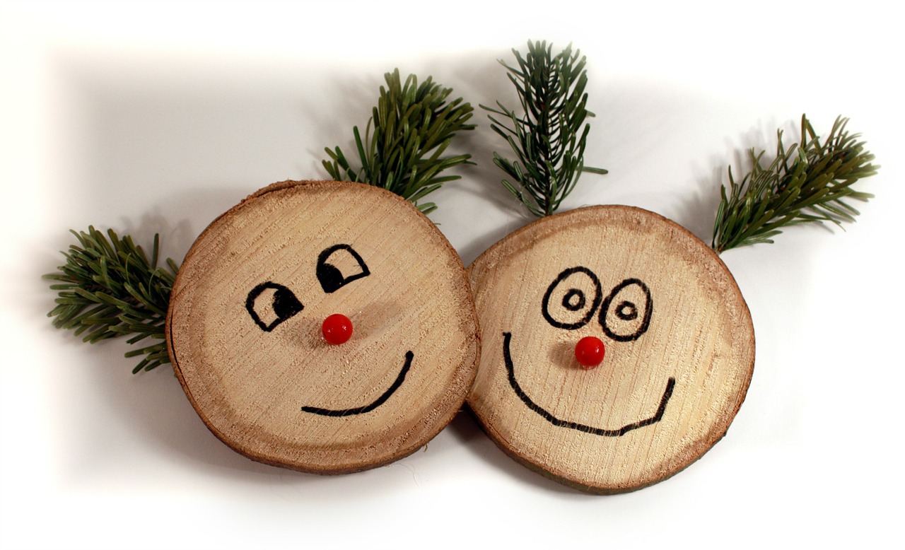 Image - faces laugh wood figures christmas