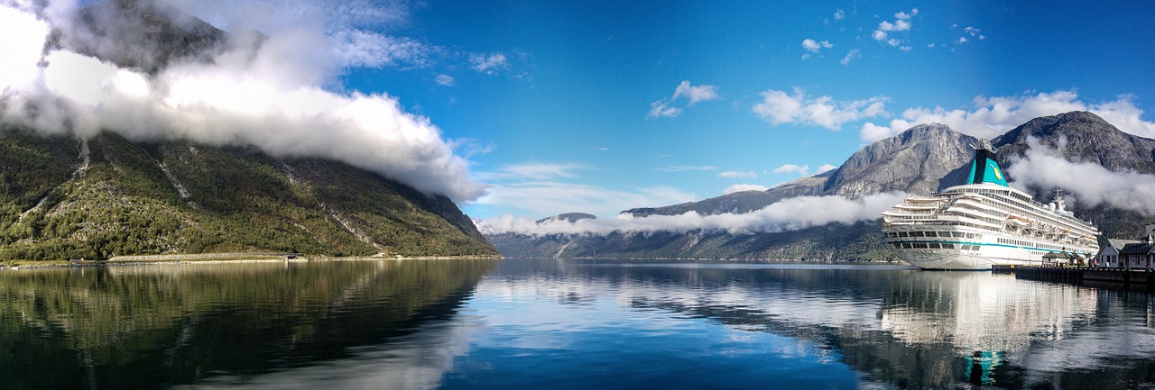 Image - panorama boat mountain water