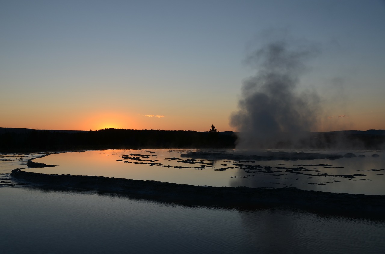 Image - great fountain geyser yellowstone