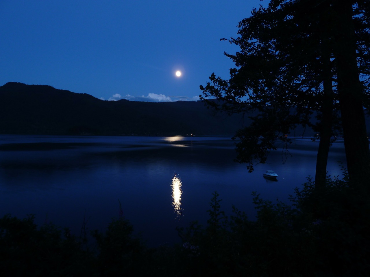 Image - moon moon shine canim lake