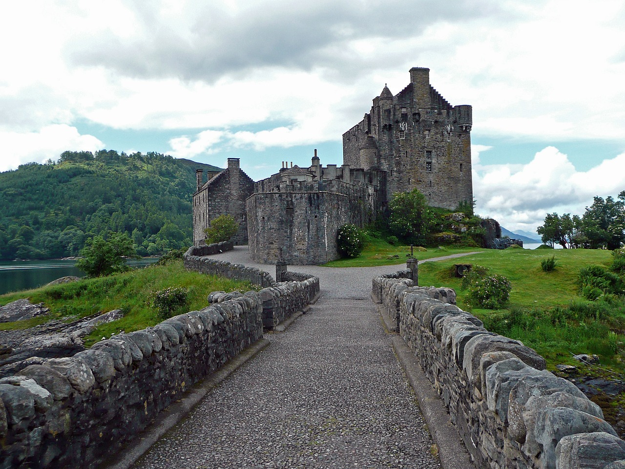 Image - eilean donan castle castle scotland