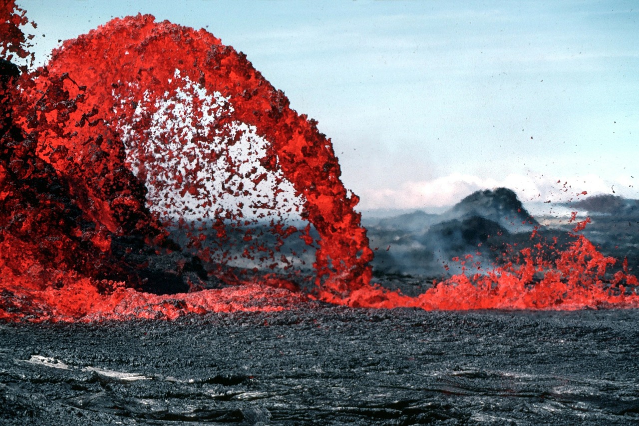 Image - lava magma volcanic eruption glow