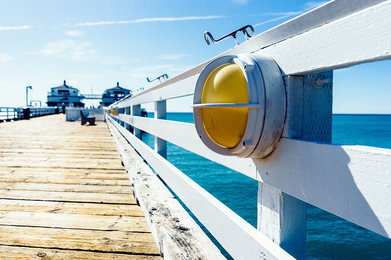 Image - lamp jetty wooden pier banister