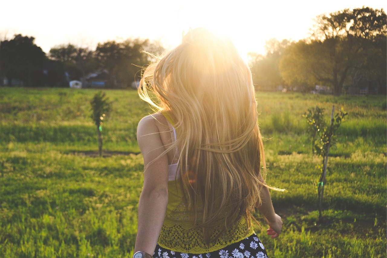 Image - blonde girl backlight happy summer