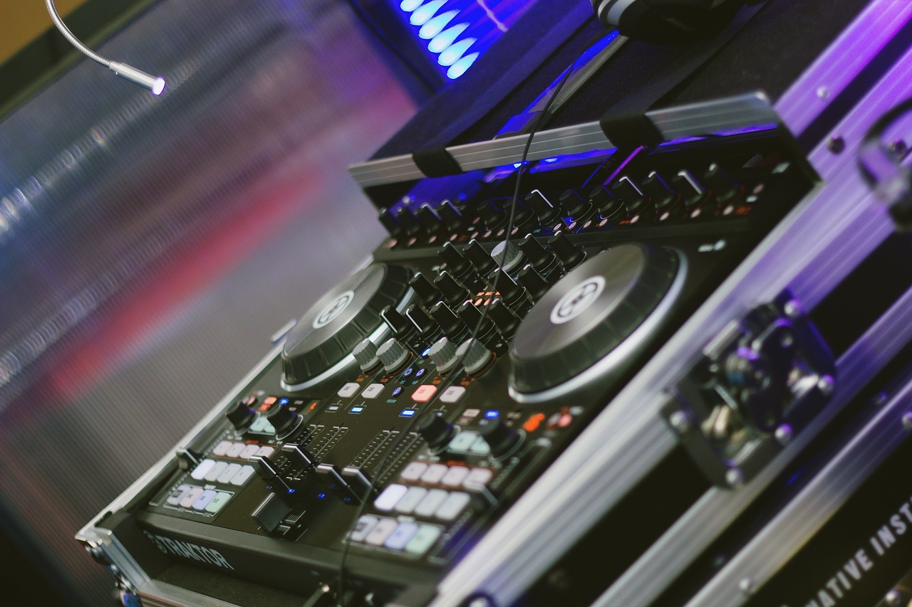 Image - dj disc jockey nightlife night club