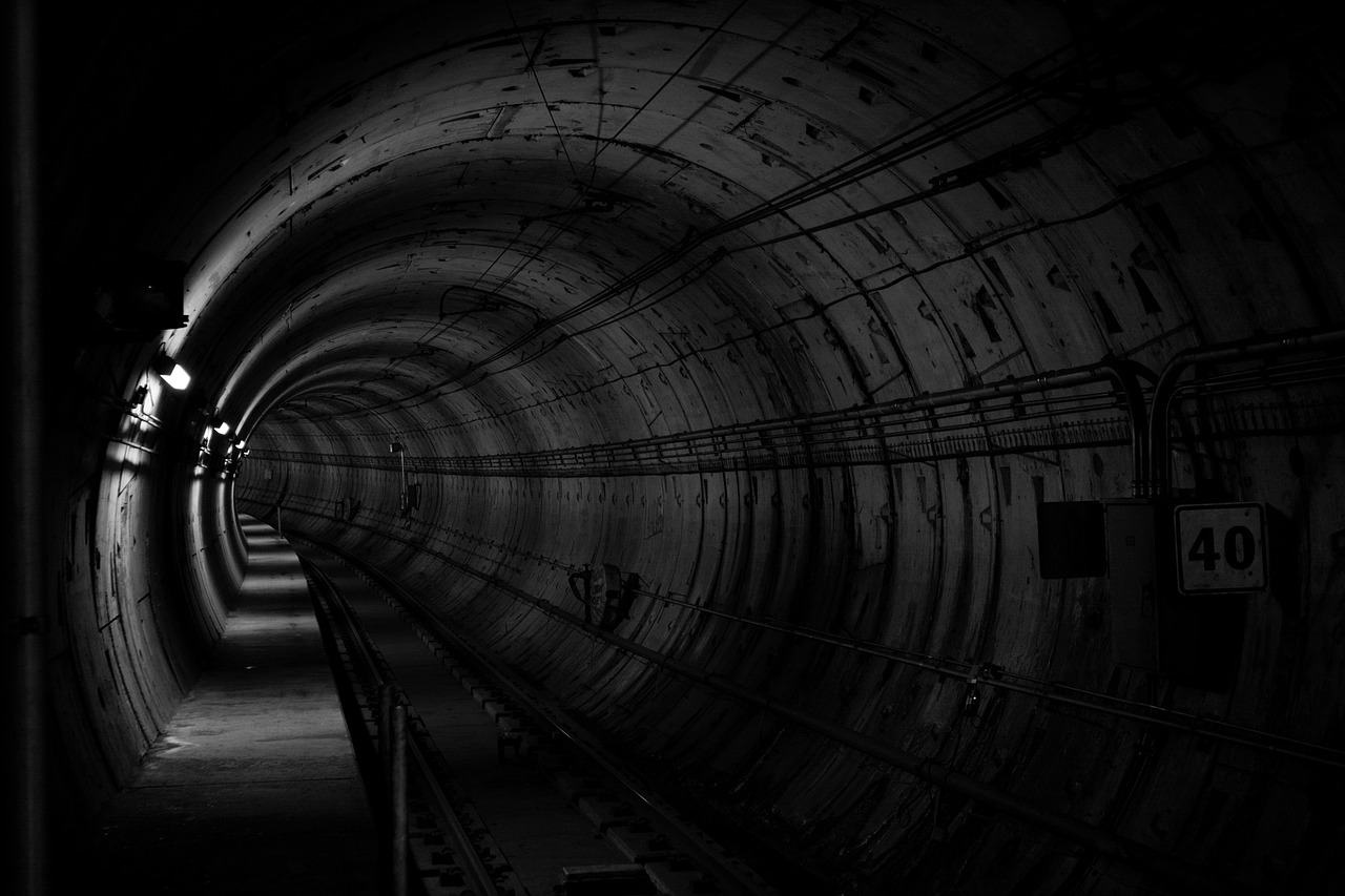 Image - tunnel underground black and white