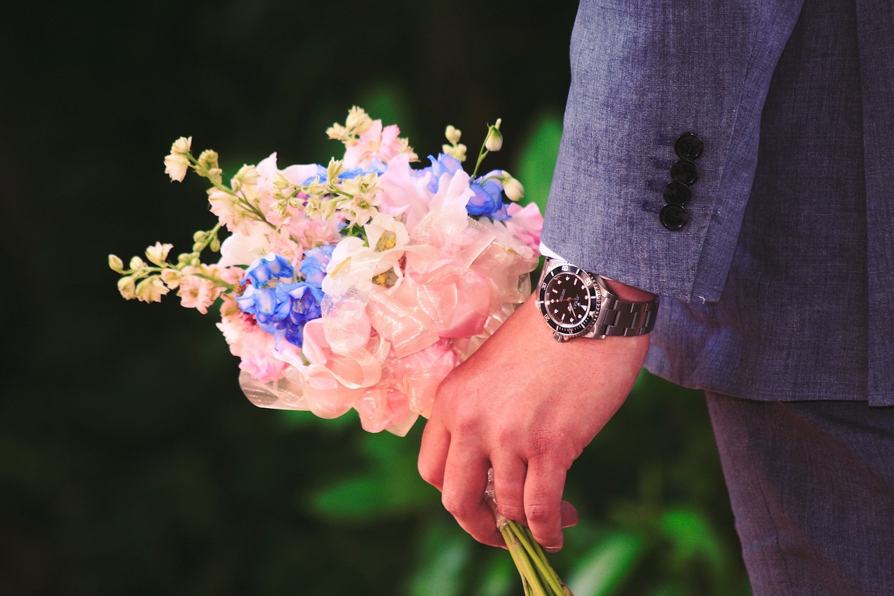 Image - bouquet flowers purple rose man