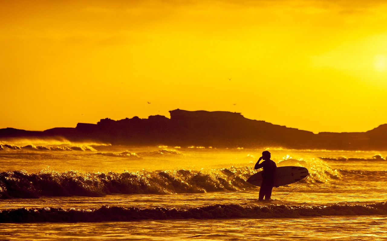 Image - surfer ocean beach surfing