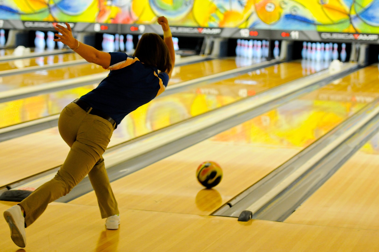 Image - bowling bowler pins ball alley