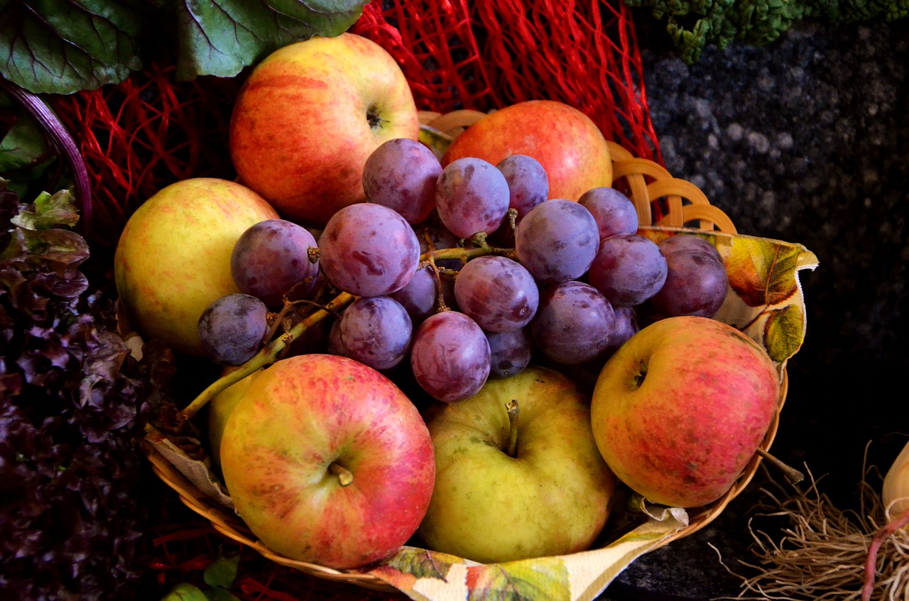 Image - fruit fruit basket grapes apple