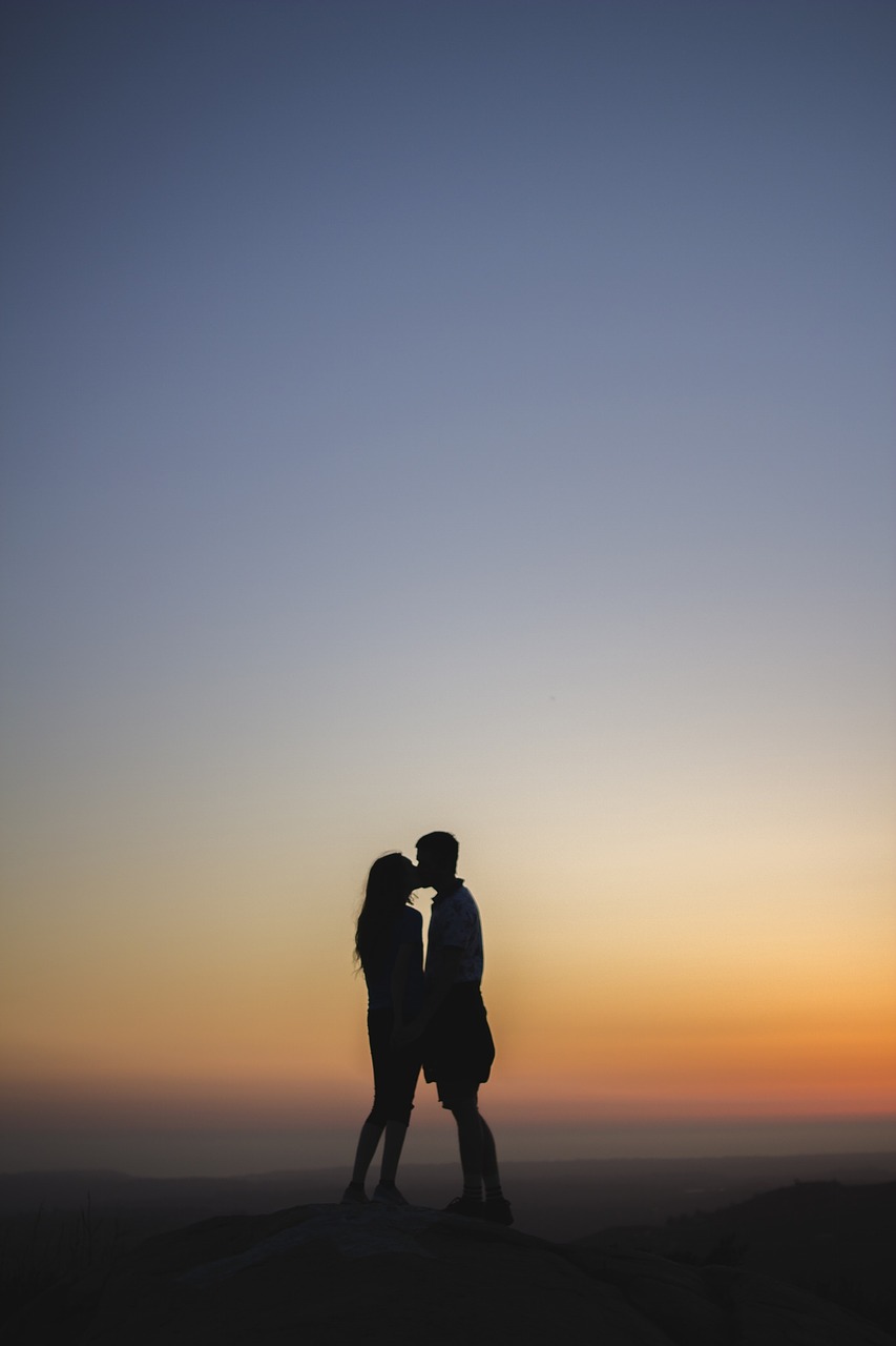 Image - couple kissing love romance