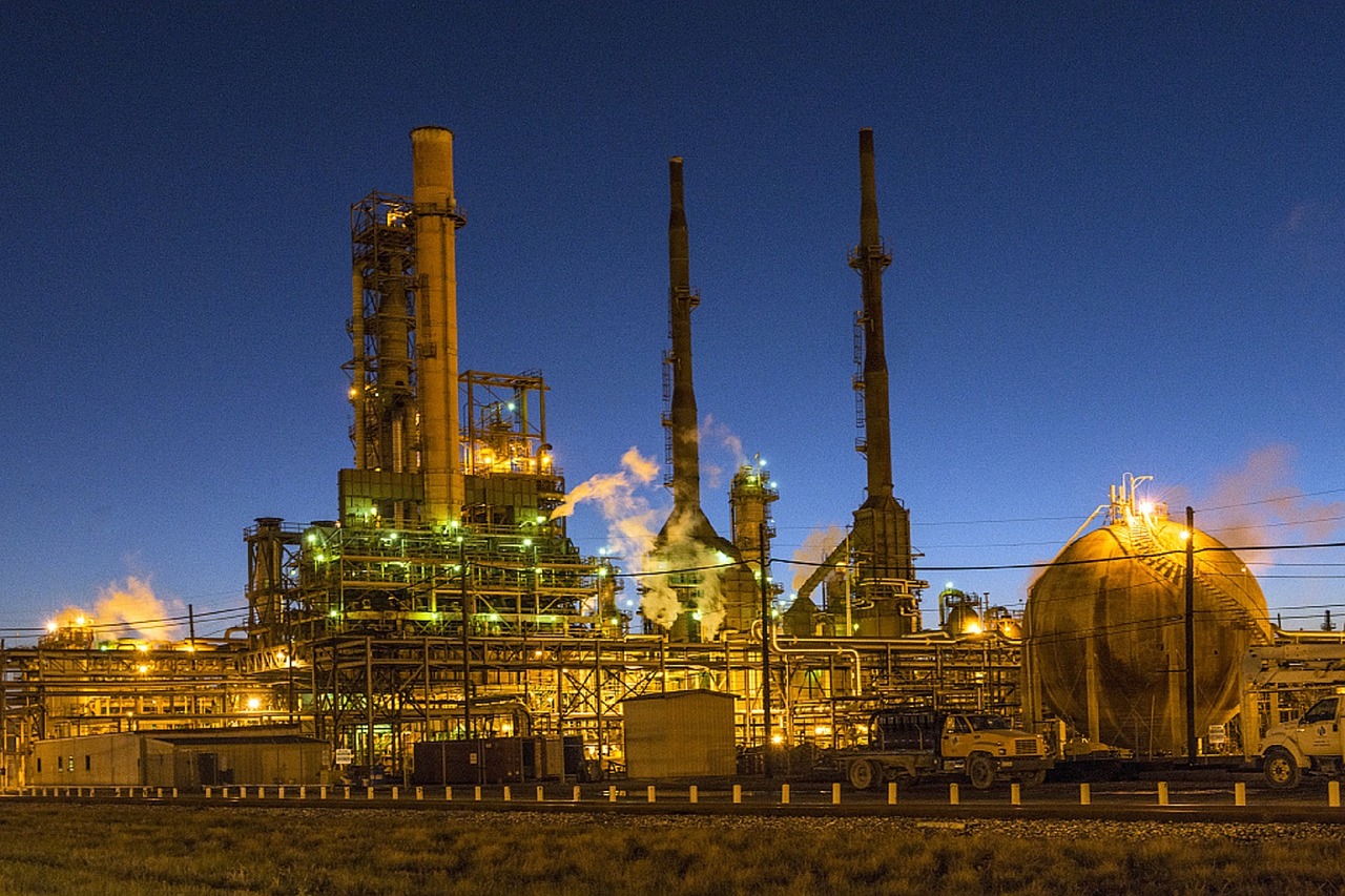 Image - industrial refinery petroleum oil